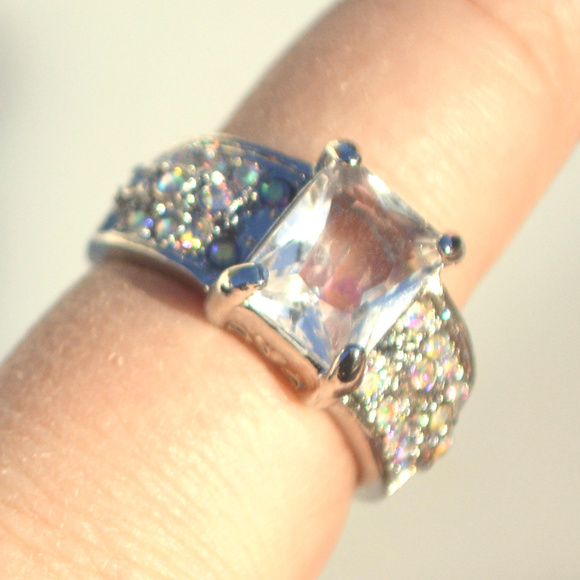 Rainbow Crystal 18k White Gold Topaz Size 8 Ring - Picture 4 of 6
